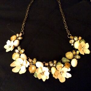Pretty floral necklace
